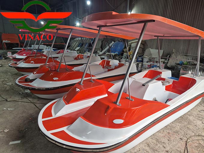thuyền 4 chỗ pedal